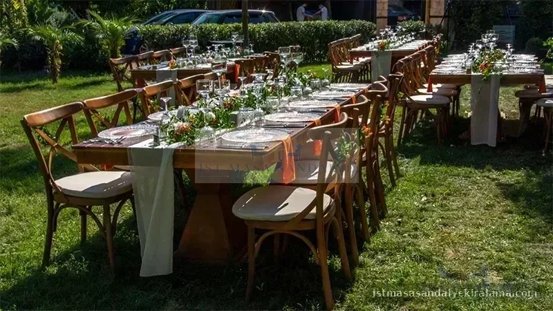 Ahşap Masa Sandalye Kiralama İstanbul masa sandalye kurulum görseli